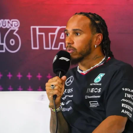 Lewis Hamilton suunnittelee jättikauppaa MotoGP-tallin kanssa